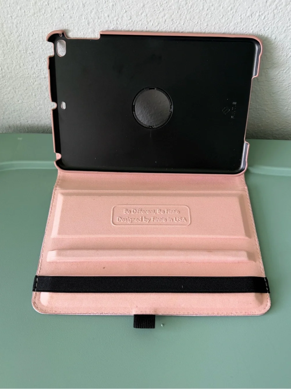 🌸3/$10🌸Marble Watercolor Tablet Folio Case in Pink